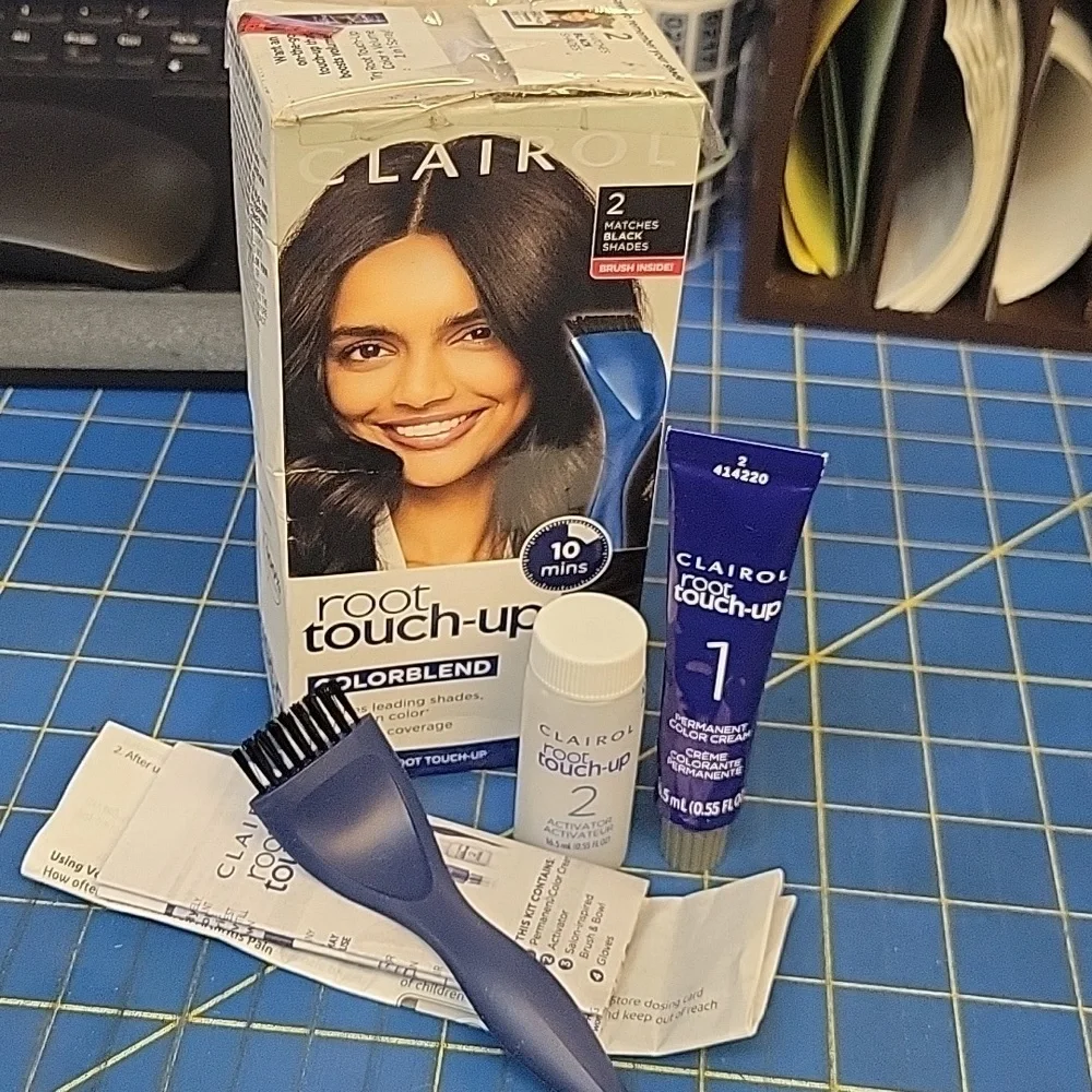 Clairol Root Touch-Up Colorblend 2 Matches Black New
